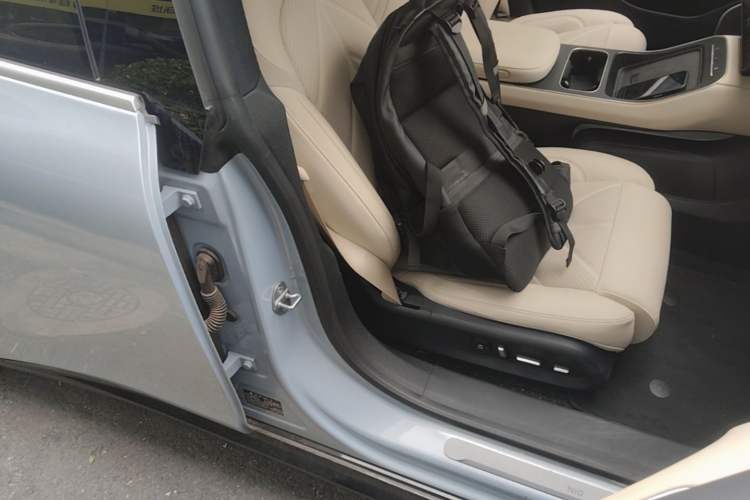 Used Nio ET5T 2025 75 kWh Touring Right Front Seat