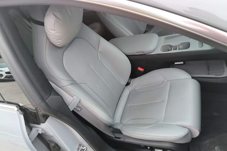 Used Nio ET5T 2025 75 kWh Touring Right Front Seat