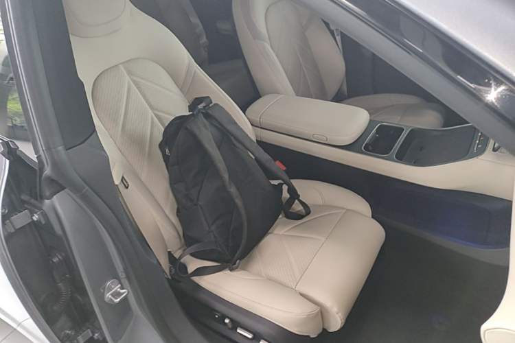 Used Nio ET5T 2025 75 kWh Touring Right Front Seat