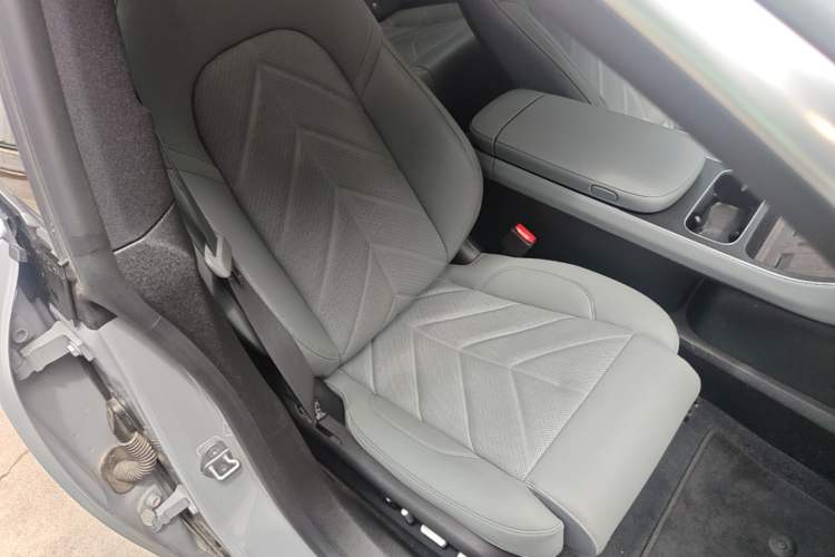 Used Nio ET5T 2025 75 kWh Touring Right Front Seat