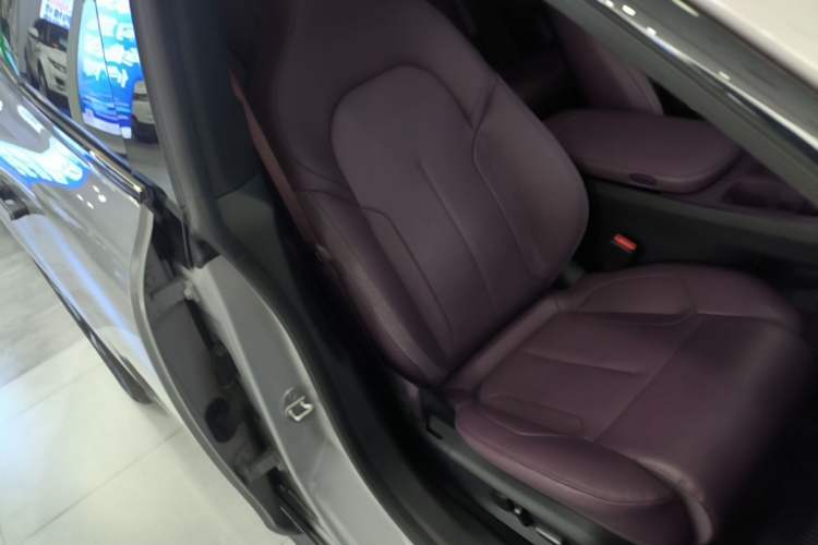 Used Nio ET5T 2025 75 kWh Touring Right Front Seat