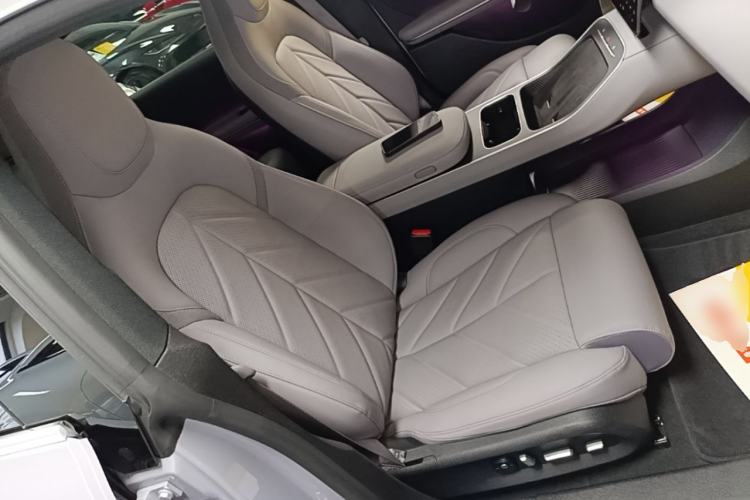 Used Nio ET5T 2025 75 kWh Touring Right Front Seat