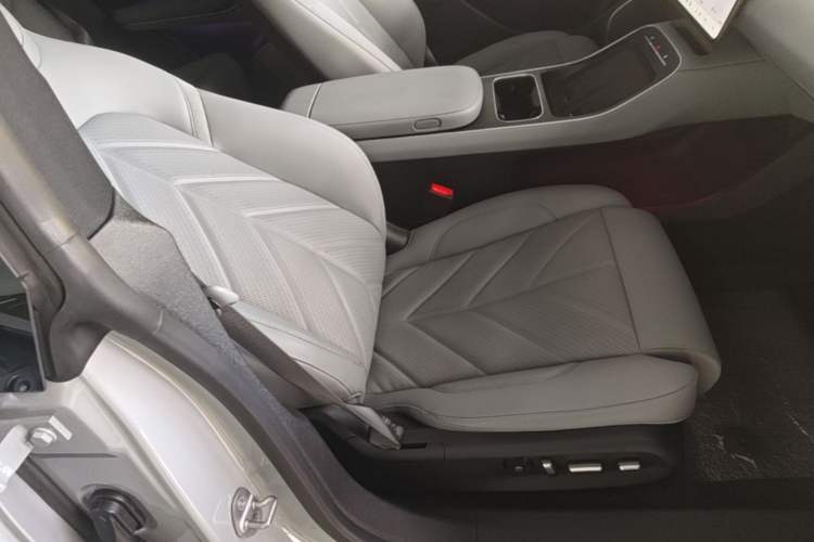 Used Nio ET5T 2025 75 kWh Touring Right Front Seat