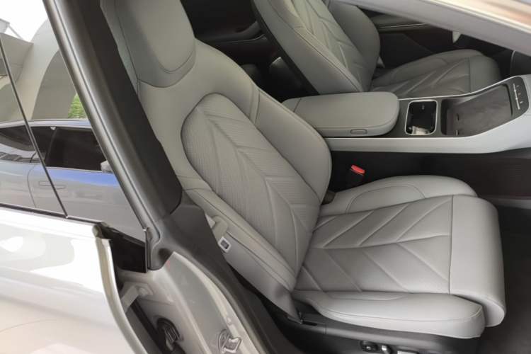 Used Nio ET5T 2025 75 kWh Touring Right Front Seat