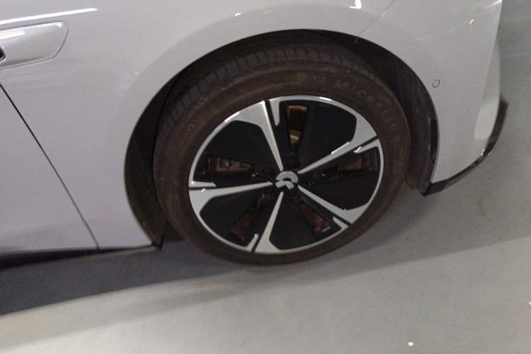 Used Nio ET5T 2025 75 kWh Touring Right Front Wheel Hub