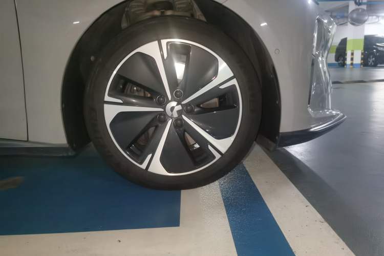 Used Nio ET5T 2025 100kWh Touring Right Front Wheel Hub