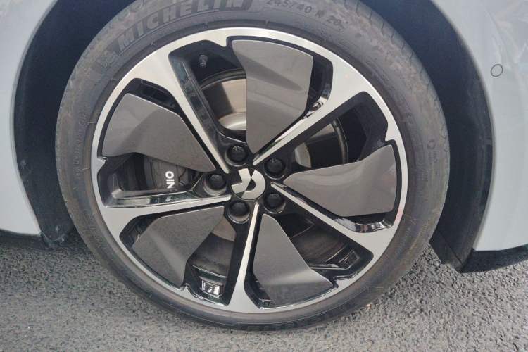 Used Nio ET5T 2025 75 kWh Touring Right Front Wheel Hub