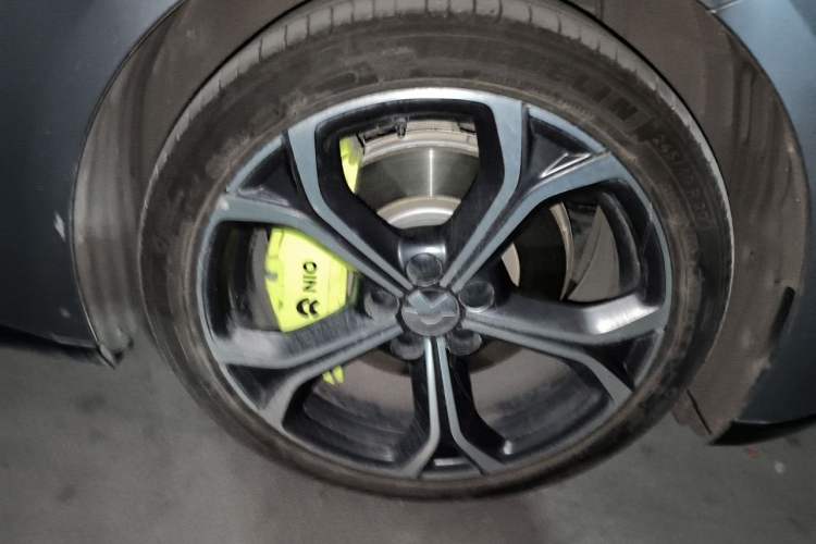 Used Nio ET5T 2025 75 kWh Touring Right Front Wheel Hub