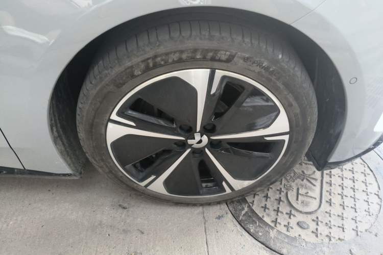 Used Nio ET5T 2025 75 kWh Touring Right Front Wheel Hub