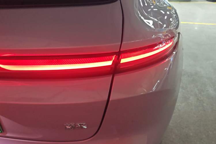 Used Nio ET5T 2025 75 kWh Touring Right Rear Taillight