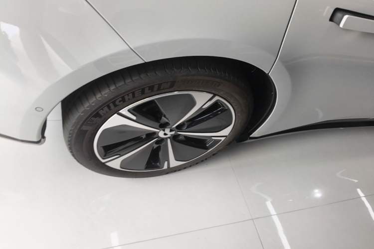 Used Nio ET5T 2025 75 kWh Touring Right Rear Wheel Hub