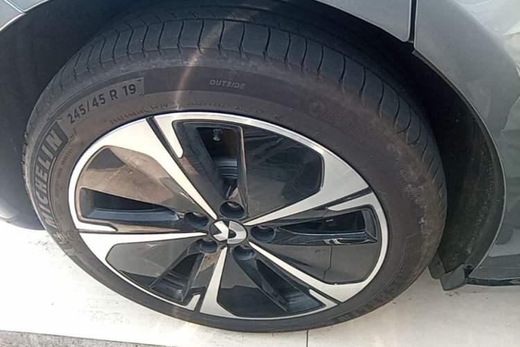 Used Nio ET5T 2025 75 kWh Touring Right Rear Wheel Hub