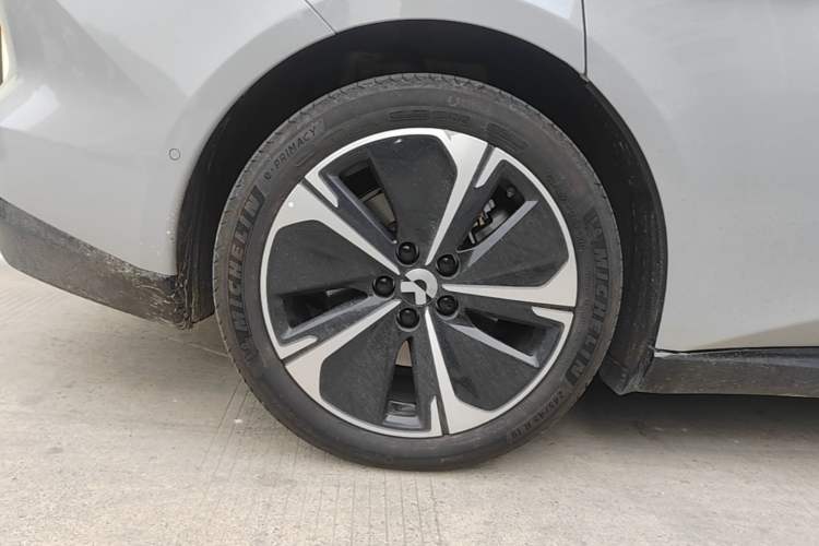 Used Nio ET5T 2025 75 kWh Touring Right Rear Wheel Hub