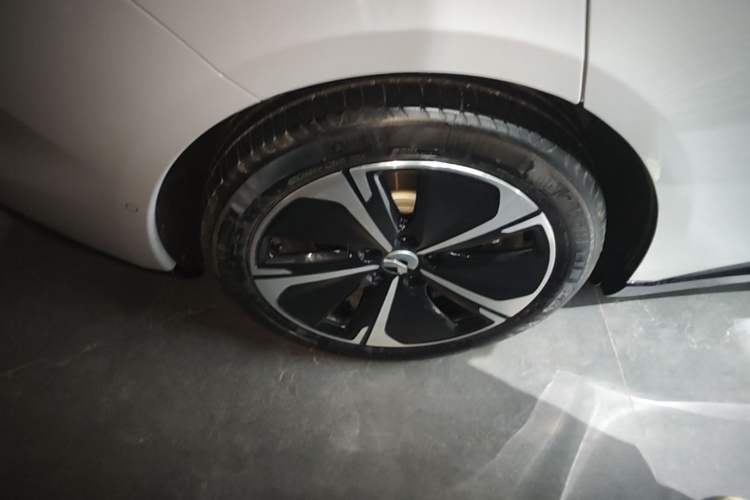 Used Nio ET5T 2025 75 kWh Touring Right Rear Wheel Hub