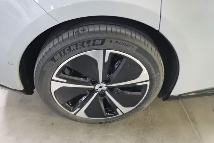 Used Nio ET5T 2025 75 kWh Touring Right Rear Wheel Hub