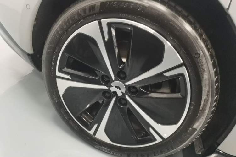Used Nio ET5T 2025 75 kWh Touring Right Rear Wheel Hub