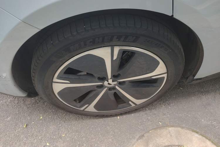 Used Nio ET5T 2025 75 kWh Touring Right Rear Wheel Hub