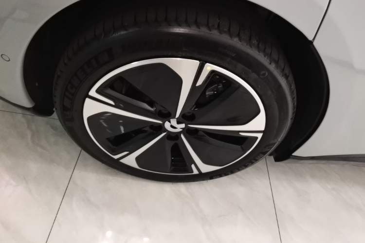 Used Nio ET5T 2025 75 kWh Touring Right Rear Wheel Hub