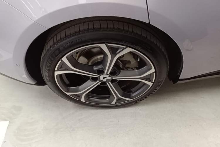 Used Nio ET5T 2025 75 kWh Touring Right Rear Wheel Hub