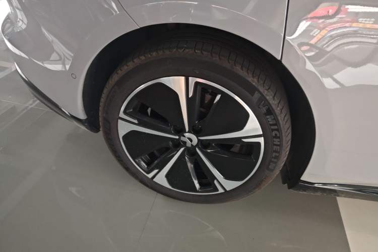 Used Nio ET5T 2025 75 kWh Touring Right Rear Wheel Hub