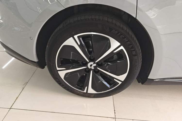 Used Nio ET5T 2025 75 kWh Touring Right Rear Wheel Hub