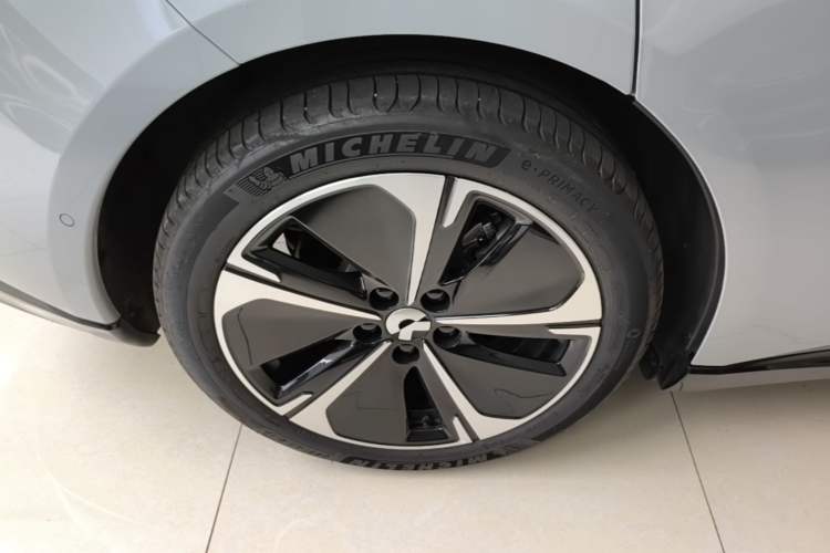 Used Nio ET5T 2025 75 kWh Touring Right Rear Wheel Hub