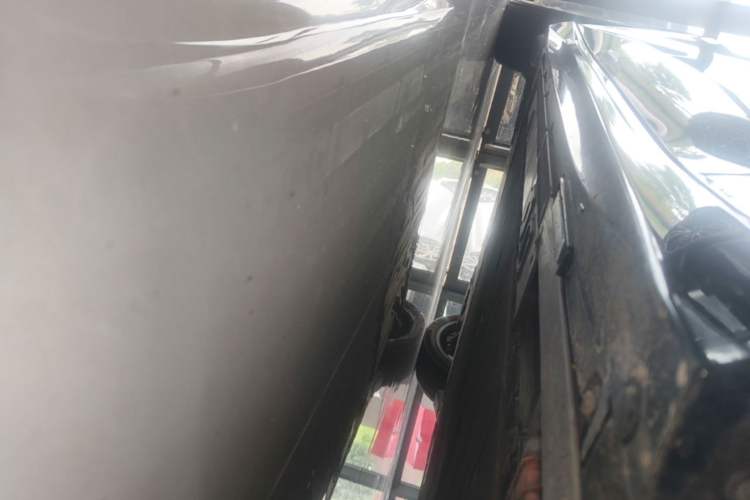 Used Nio ET5T 2025 75 kWh Touring Right Side Sill