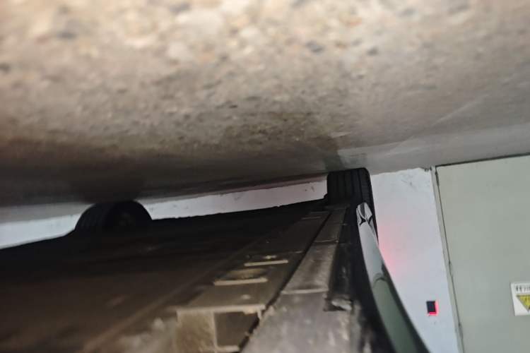 Used Nio ET5T 2025 75 kWh Touring Right Side Sill