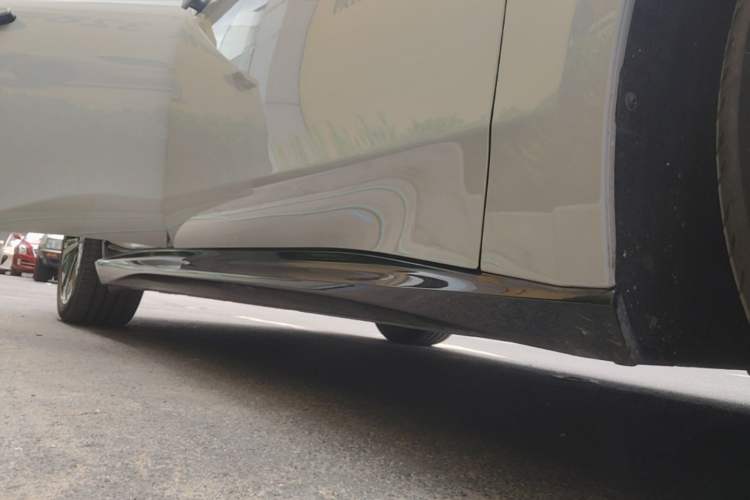 Used Nio ET5T 2025 75 kWh Touring Right Side Sill