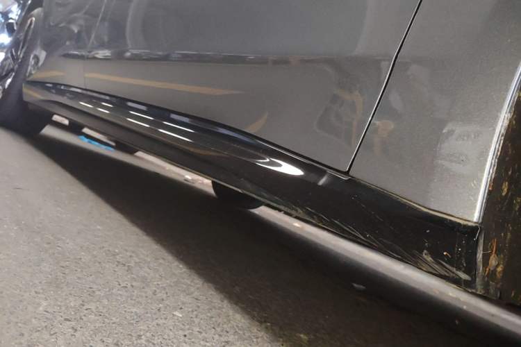 Used Nio ET5T 2025 75 kWh Touring Right Side Sill