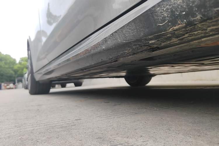 Used Nio ET5T 2025 75 kWh Touring Right Side Sill