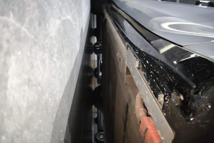 Used Nio ET5T 2025 75 kWh Touring Right Side Sill