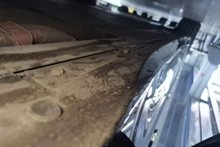 Used Nio ET5T 2025 75 kWh Touring Right Side Sill