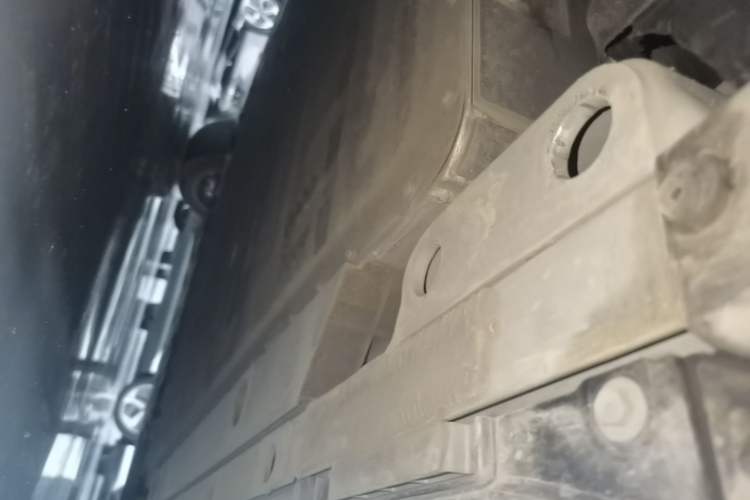 Used Nio ET5T 2025 75 kWh Touring Right Side Sill