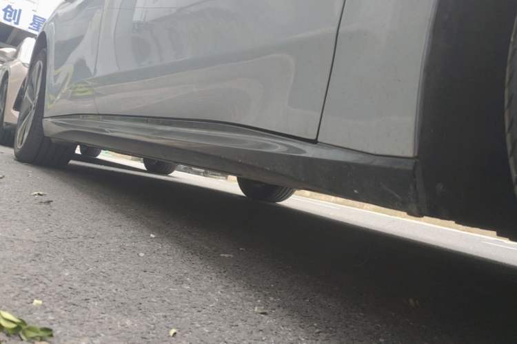 Used Nio ET5T 2025 75 kWh Touring Right Side Sill