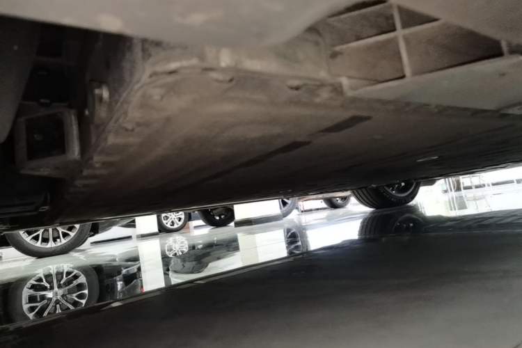 Used Nio ET5T 2025 75 kWh Touring Right Side Sill