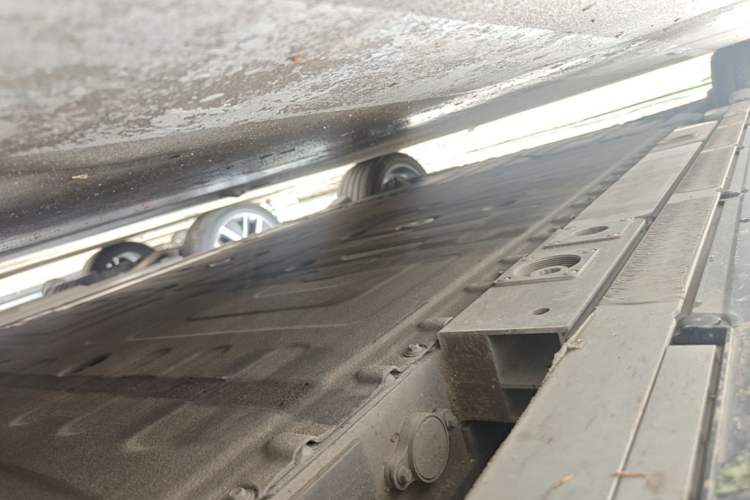 Used Nio ET5T 2025 75 kWh Touring Right Side Sill