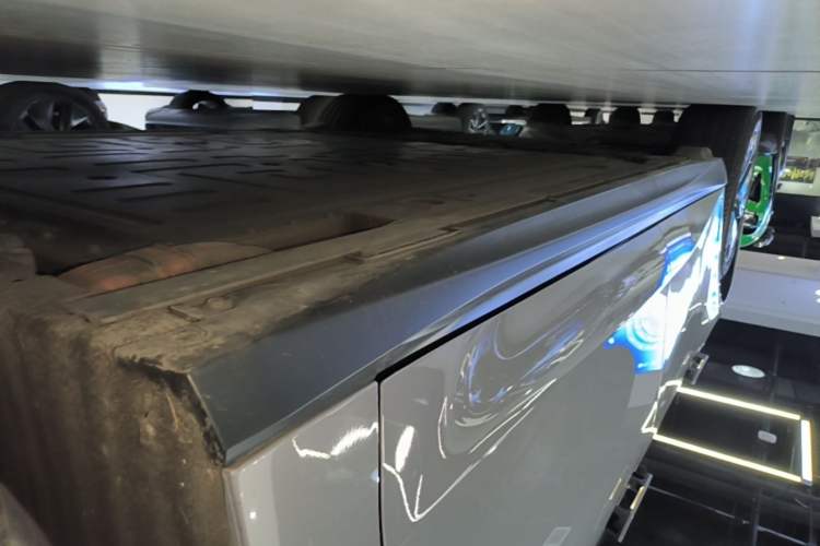 Used Nio ET5T 2025 75 kWh Touring Right Side Sill