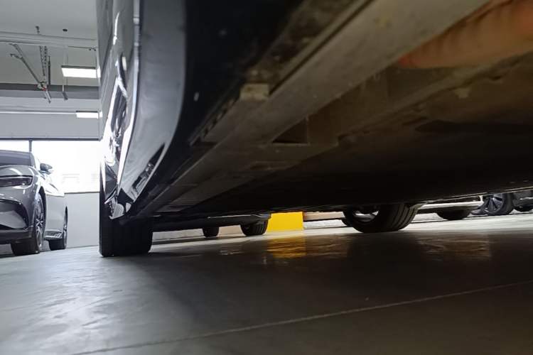 Used Nio ET5T 2025 75 kWh Touring Right Side Sill