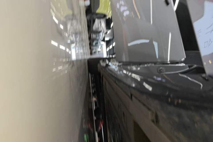 Used Nio ET5T 2025 75 kWh Touring Right Side Sill