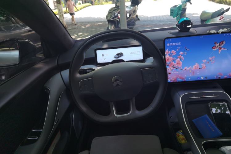 Used Nio ET5T 2025 Model Champion Commemorative Edition, 75kWh Touring Steering Wheel
