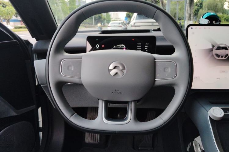 Used Nio ET5T 2025 75 kWh Touring Steering Wheel