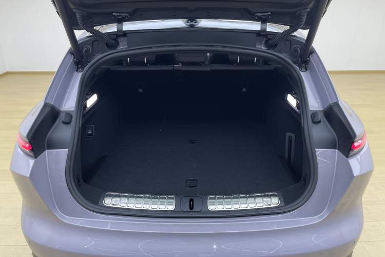 Used Nio ET5T 2025 75 kWh Touring Trunk