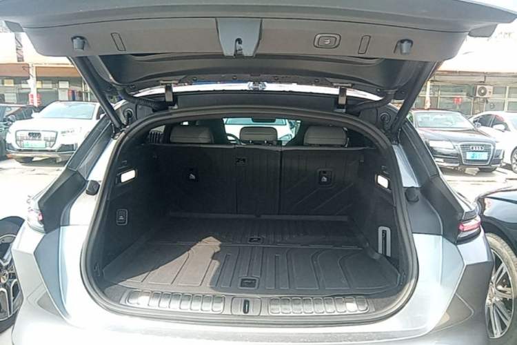 Used Nio ET5T 2025 75 kWh Touring Trunk
