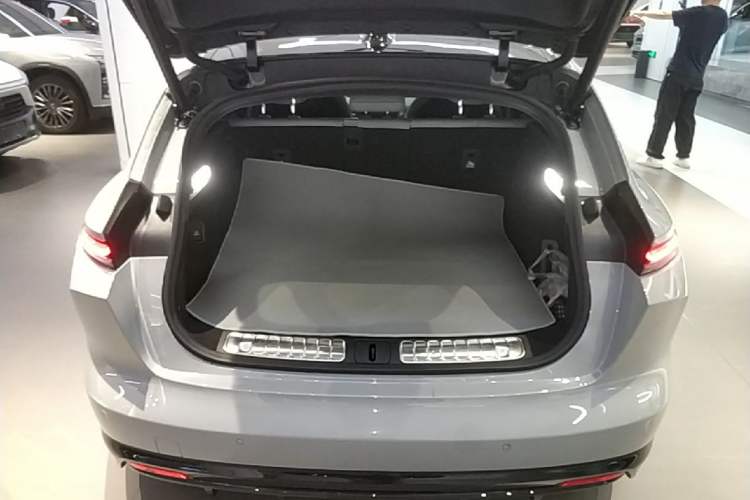 Used Nio ET5T 2025 75 kWh Touring Trunk