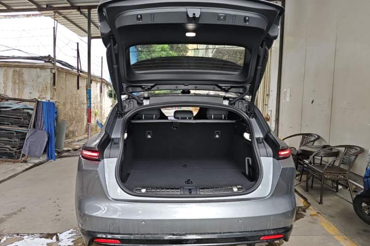 Used Nio ET5T 2025 75 kWh Touring Trunk