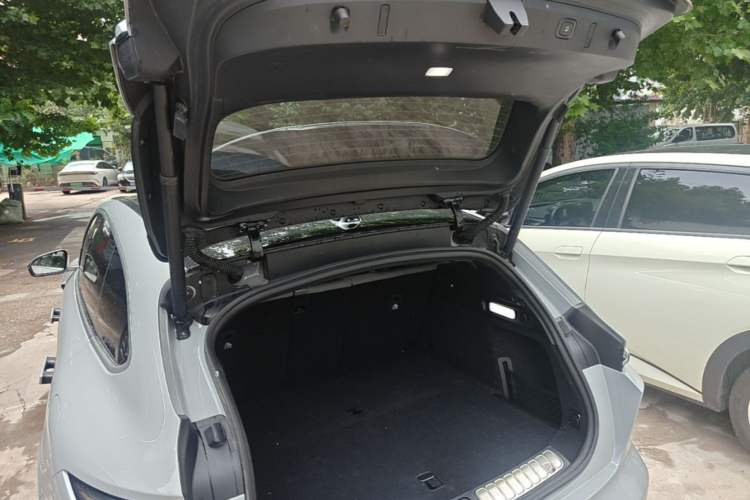 Used Nio ET5T 2025 75 kWh Touring Trunk