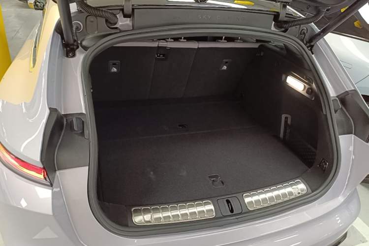Used Nio ET5T 2025 75 kWh Touring Trunk