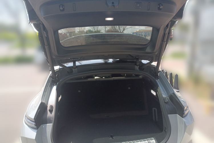 Used Nio ET5T 2025 75 kWh Touring Trunk