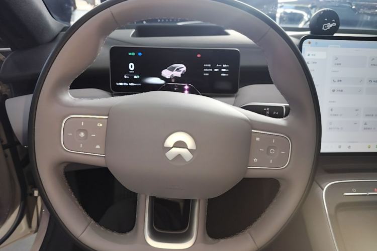 Used Nio ET5T 2025 75 kWh Touring Steering Wheel